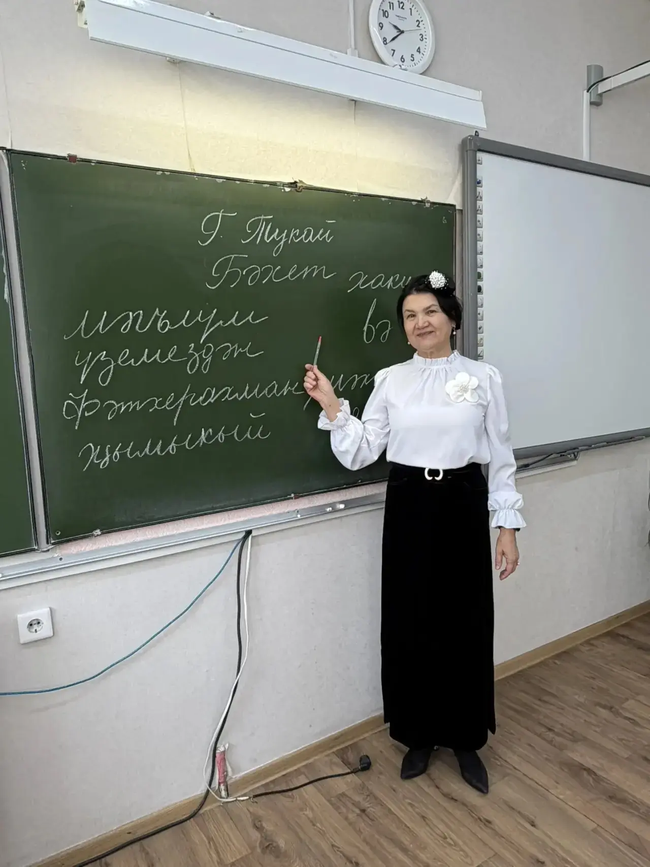 ✍🏻25 апрель көнне безнең гимназиябездә, дөньяның күп кенә мәйданчыкларындагы кебек үк, «Татарча дикт
