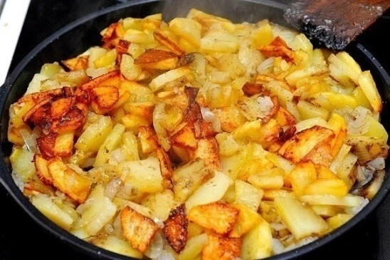 Жарим картошку правильно  Все любят жареный картофель, причём даже те, кто считает это блюдо вредным