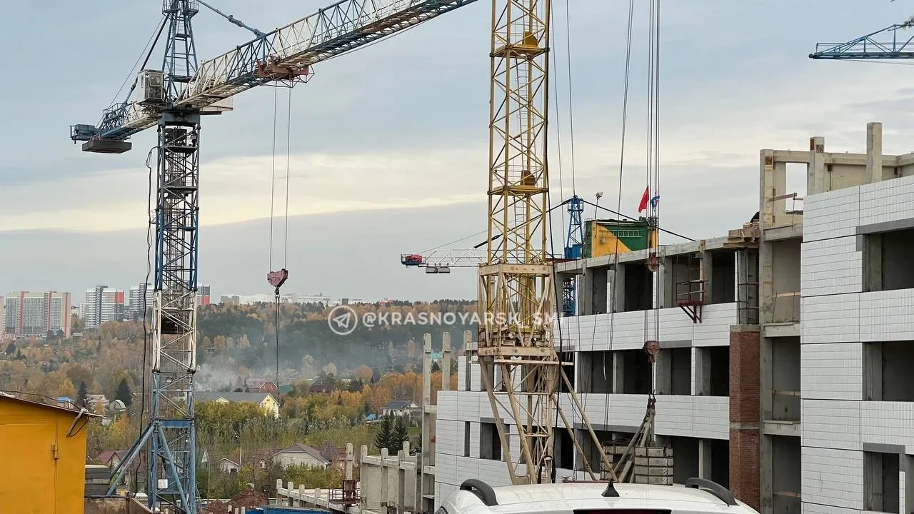 🏫 Стены появились у будущей школы на Елены Стасовой