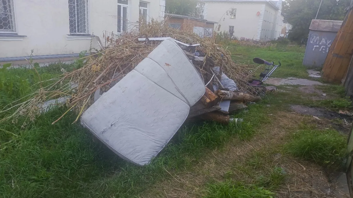 Жители Первомайки в Новосибирске пожаловались на несанкционированную свалку