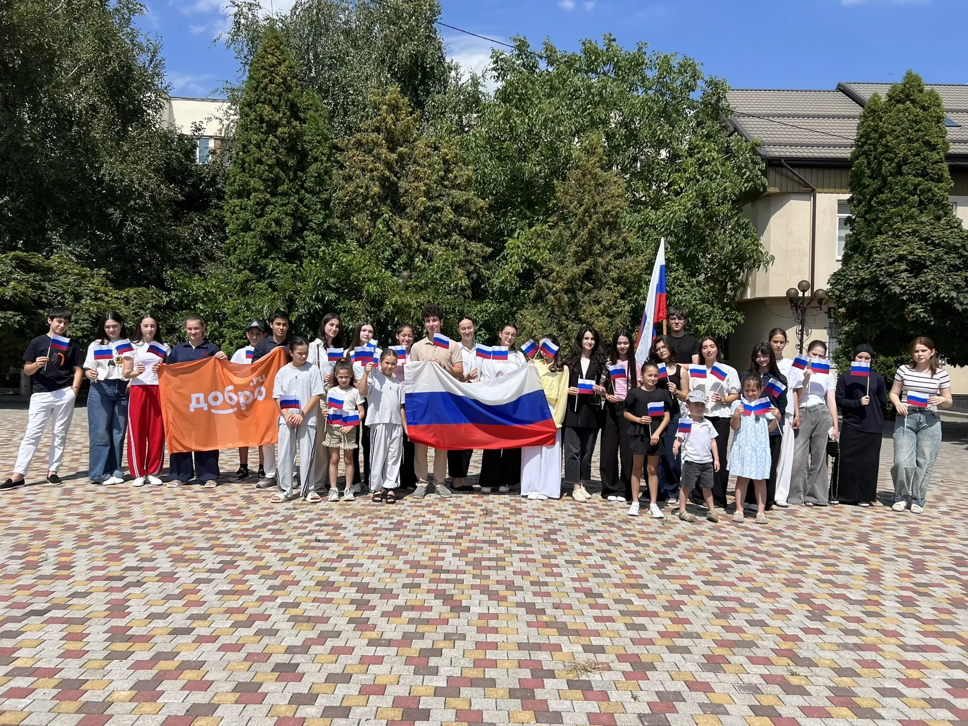 В преддверии Дня Государственного флага РФ наш Добро.Центр г.о.Баксан превратился в нас...