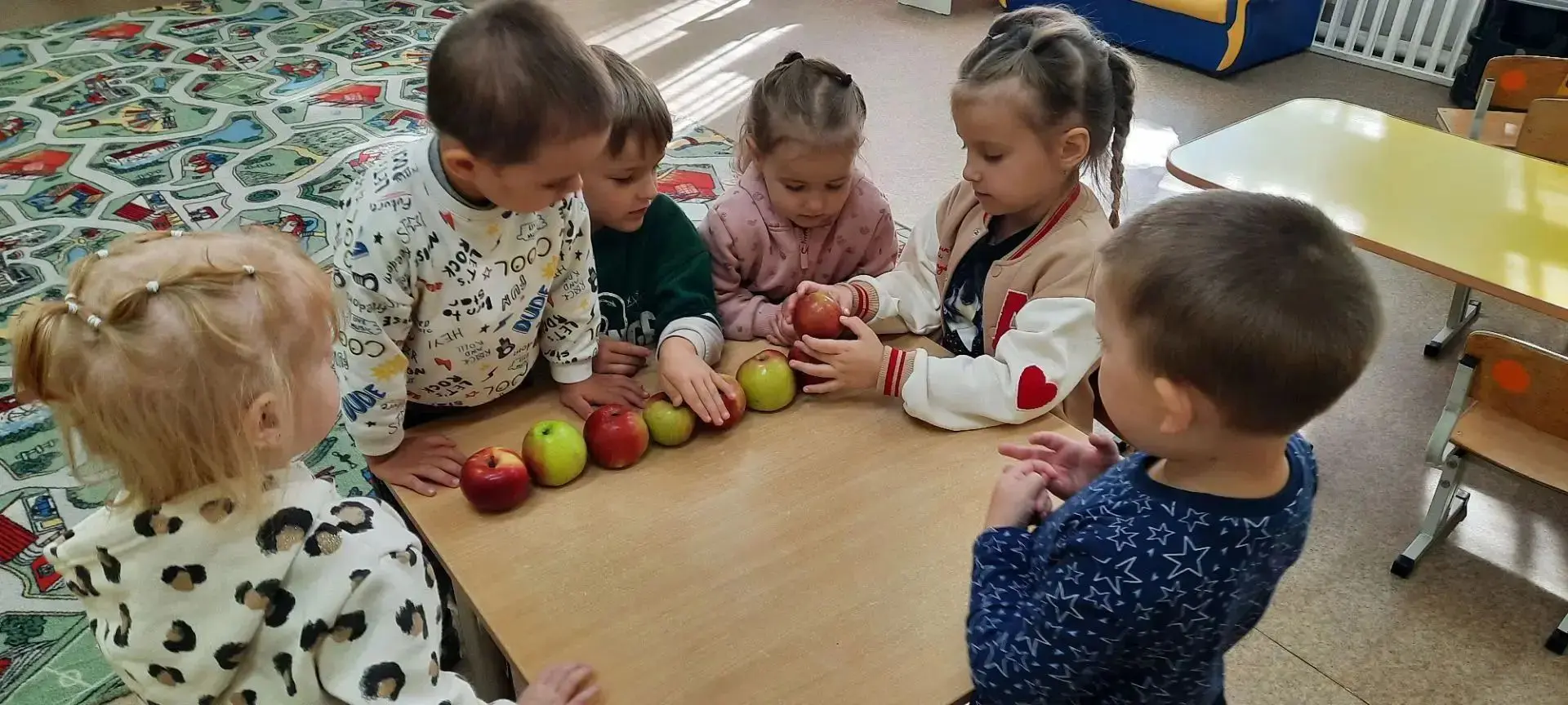 🍎🍐🍏Яблочный Спас в детском саду! Этот день посвящен яблокам, их пользе и традициям, ...