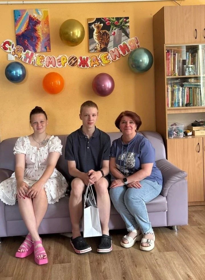 Про праздники не забываем!🎉🎂

🌸Летние каникулы наполнены не только отдыхом и экскурсиями, но и пр