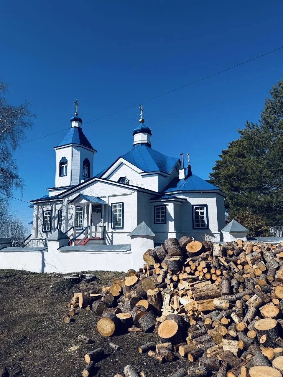 Мы сегодня побывали в храме, которому 143 года, очень красивый и по-настоящему намоленн...