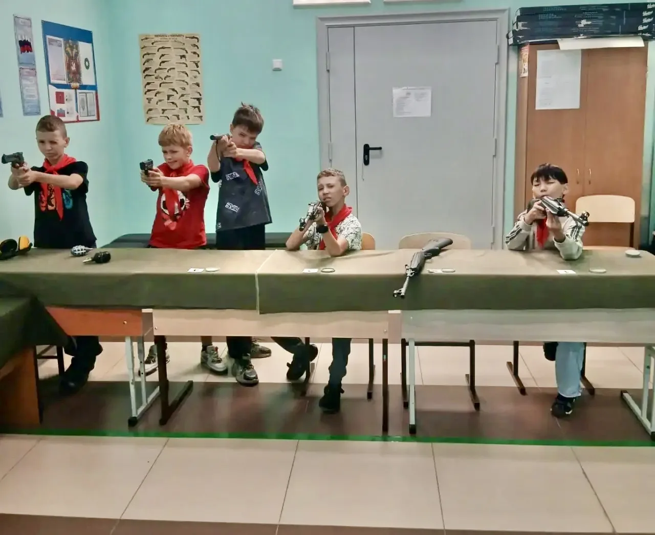 🔥 Кружок по стрельбе в лагере «Соколята»: почувствуй себя метким стрелком! 🔥
В нашем лагере «Сокол