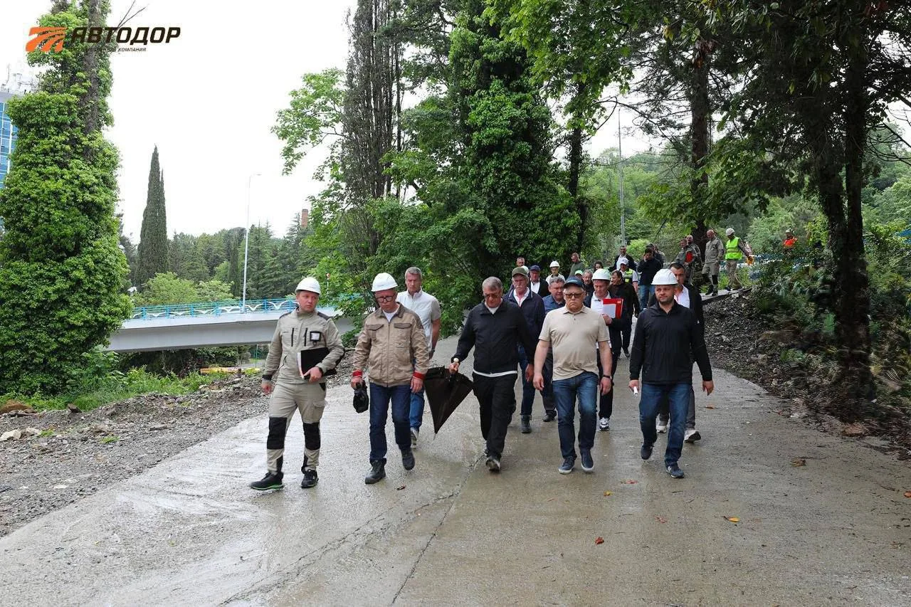 🧱 На строительстве обхода Адлера продолжается активная фаза работ. Руководитель «Автод...
