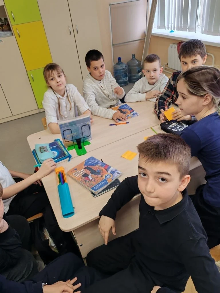 🐦 Птичий переполох в 4 «Г»!  Сегодня в нашем классе было необычайно шумно и интересно — мы празднова