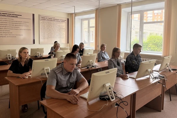 Сотрудники института присоединились к Всероссийской онлайн-акции «Свеча памяти 2026» и зажгли свои в