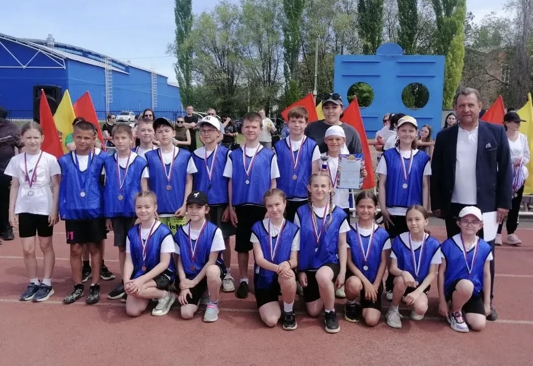 🏃‍♂️ Городская легкоатлетическая эстафета: наши ребята — в тройке лидеров! 🏃‍♀️