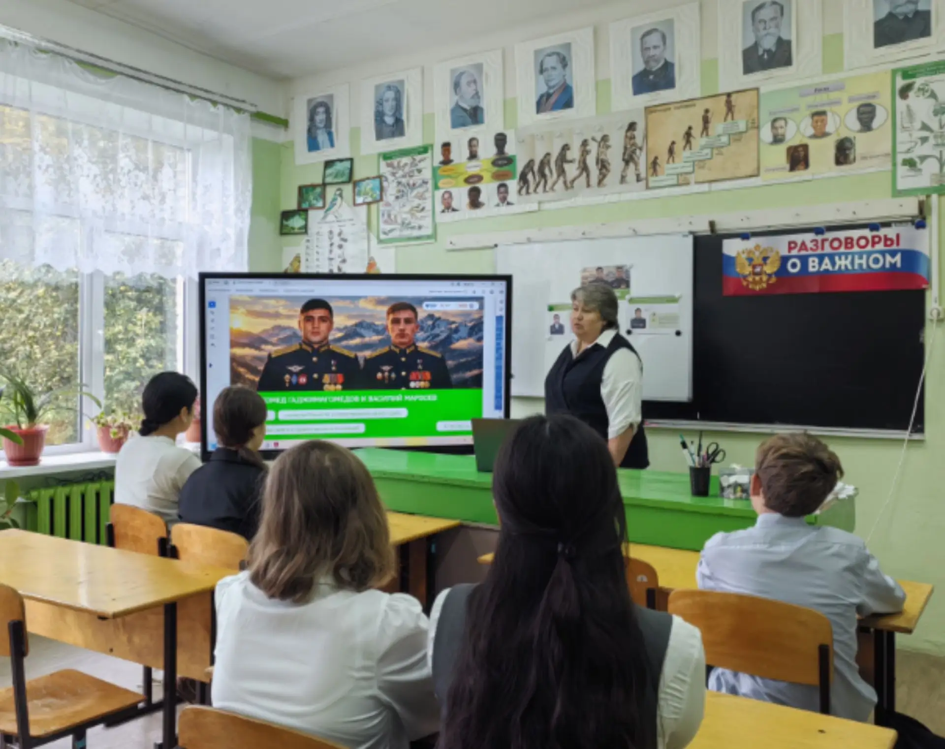 🇷🇺На этой неделе занятия "Разговоры о важном" прошли в двух разных, но одинаково важн...