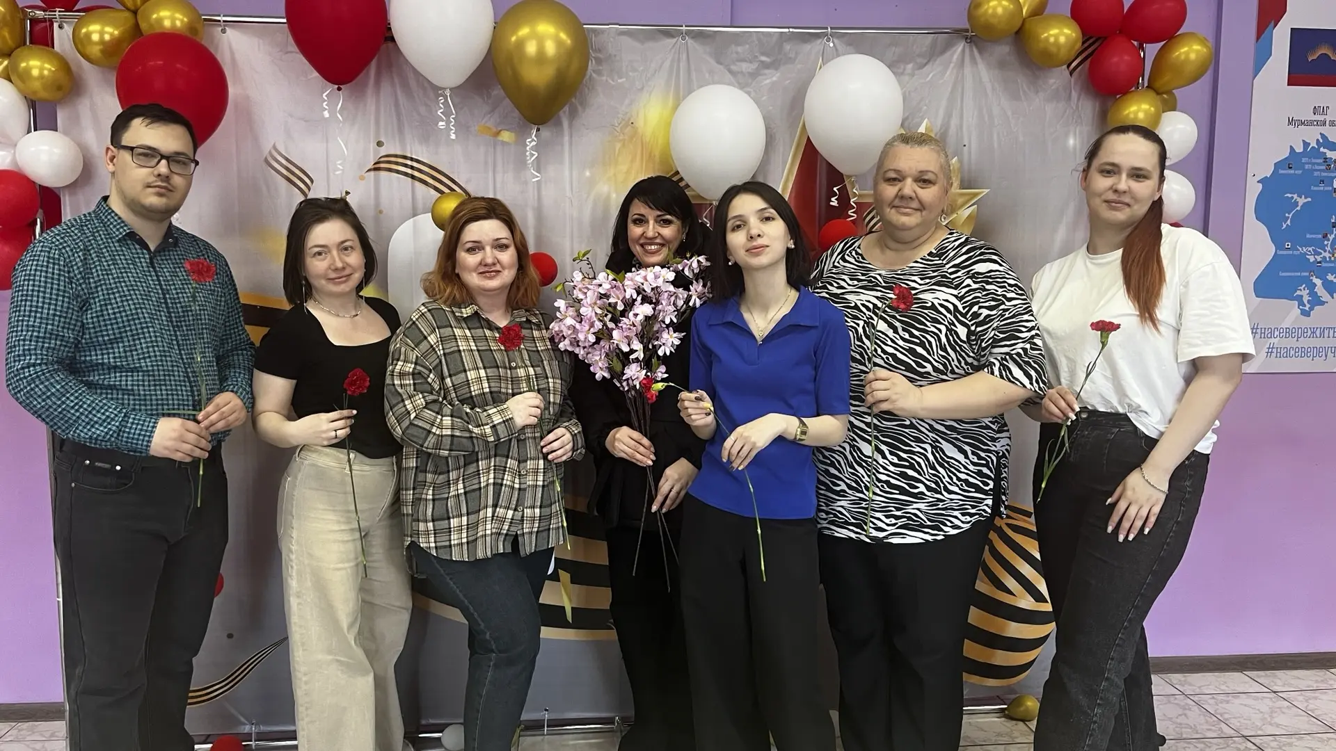 Каждый ребёнок, который приходит к нам в кружок - рисует, танцует, поёт, мастерит - дел...