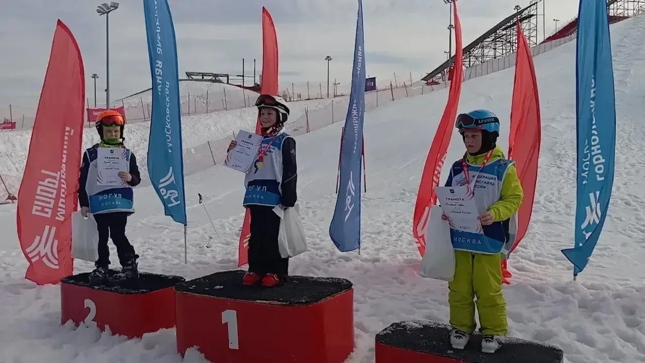 Павел из 1 "Ж" — чемпион "Бейби могул"! 🥇  В рамках нашей рубрики "Талантливые дети Москвы" рады под