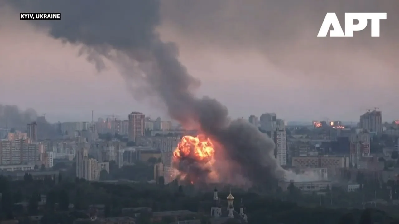 ⚡️⚡️Кадры удара "Орешником" по Белой Церкви (1 видео).  Один из ударов пришелся по зданию нацгвардии