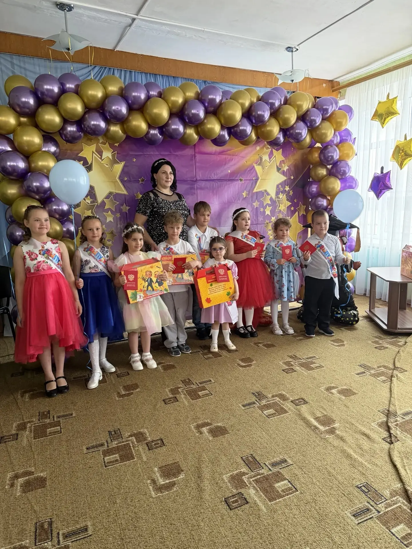 Дорогие и любимые наши детки, поздравляем вас с выпуском из детского сада. Желаем вам в...