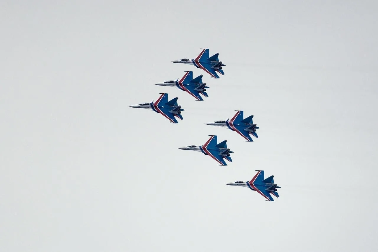 ✈️ «Русские Витязи» пролетят сегодня над Волгой.

Авиашоу начнётся в 18:00. Посмотреть его можно буд