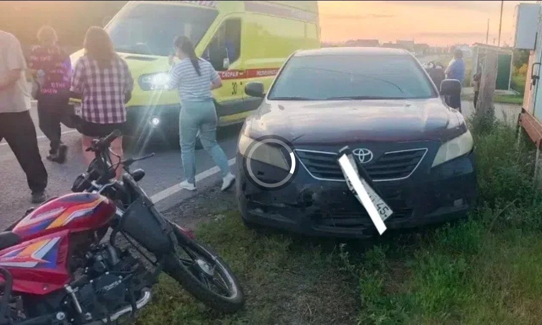 Десятилетний ребенок попал в аварию на мопеде в Кургане.

Мальчик ехал по улице Советской — все шло 