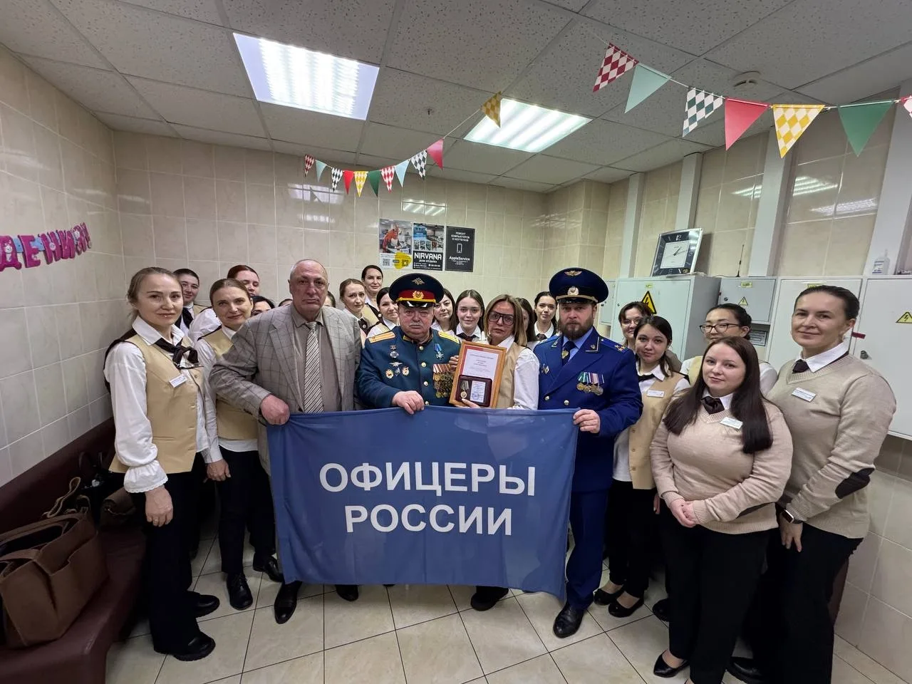 🥇Медаль «За бескорыстную помощь воинам России» получила сотрудница МФЦ Сургута   👍Церемония награжде