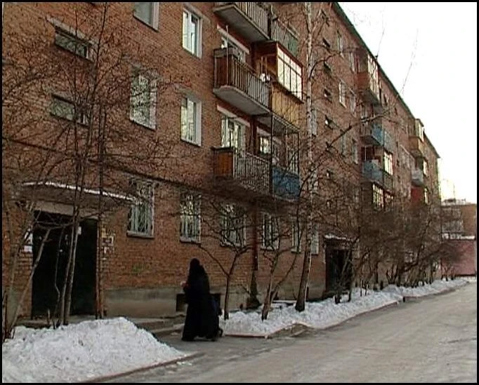 Ограбление в подъезде дома на улице 4-я Советская произошло 20 ноября 2002 года. Женщина-предпринима