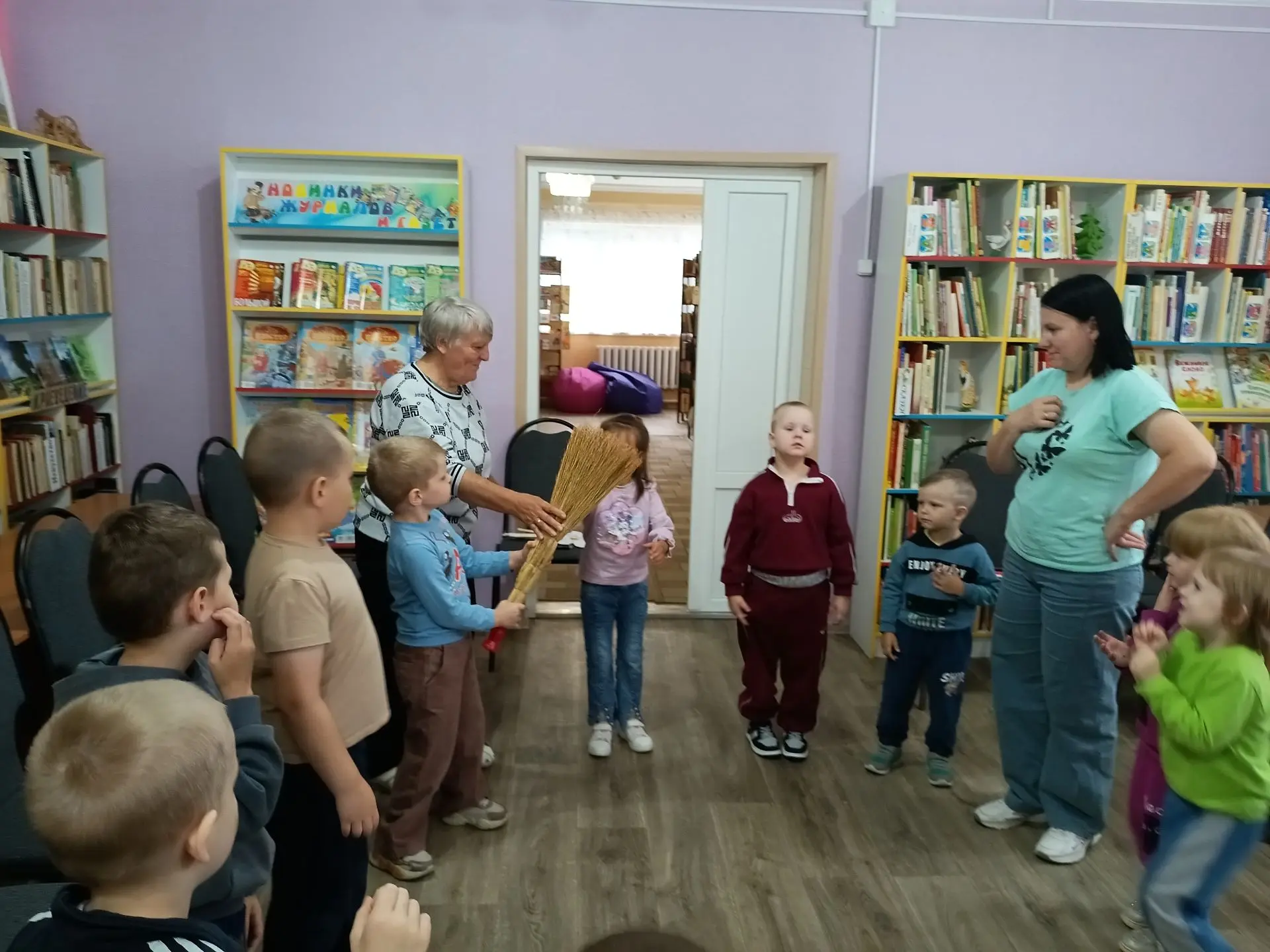 🌼📚 «Про семью дружную, всем такую нужную» 📚🌼
В День семьи, любви и верности в детской библиотеке