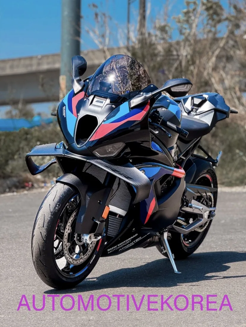 🇩🇪BMW M1000RR Competition 2026

✖️Объем - 999 куб.см
✖️Мощность - 218 л.с.
✖️Пробег - 4 км / Новый