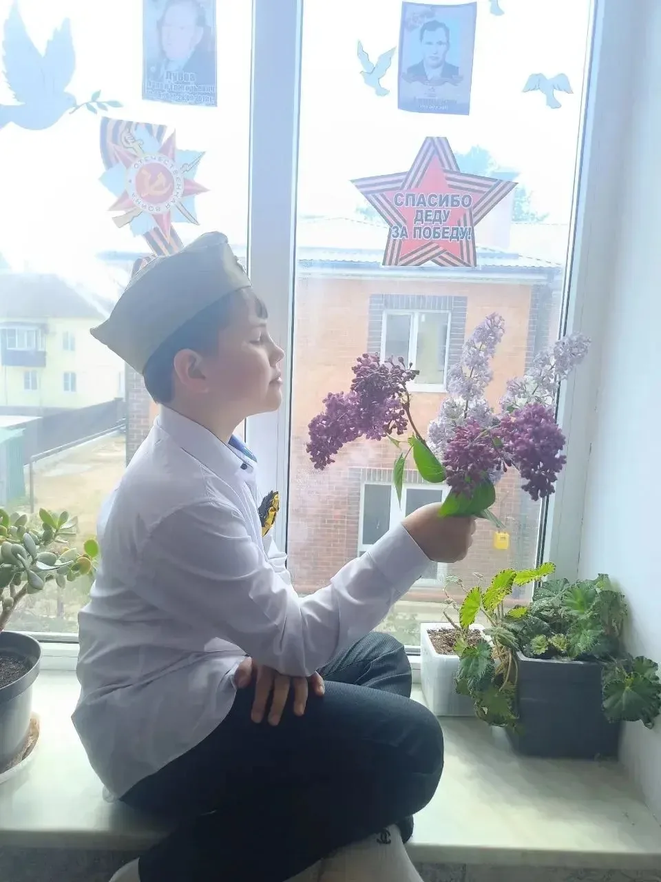 Юный Орленок 4 «Б» класса Лубов Богдан, участвует в акции «Окна России» 😍🇷🇺  #ОрлятаРоссии #Навигато