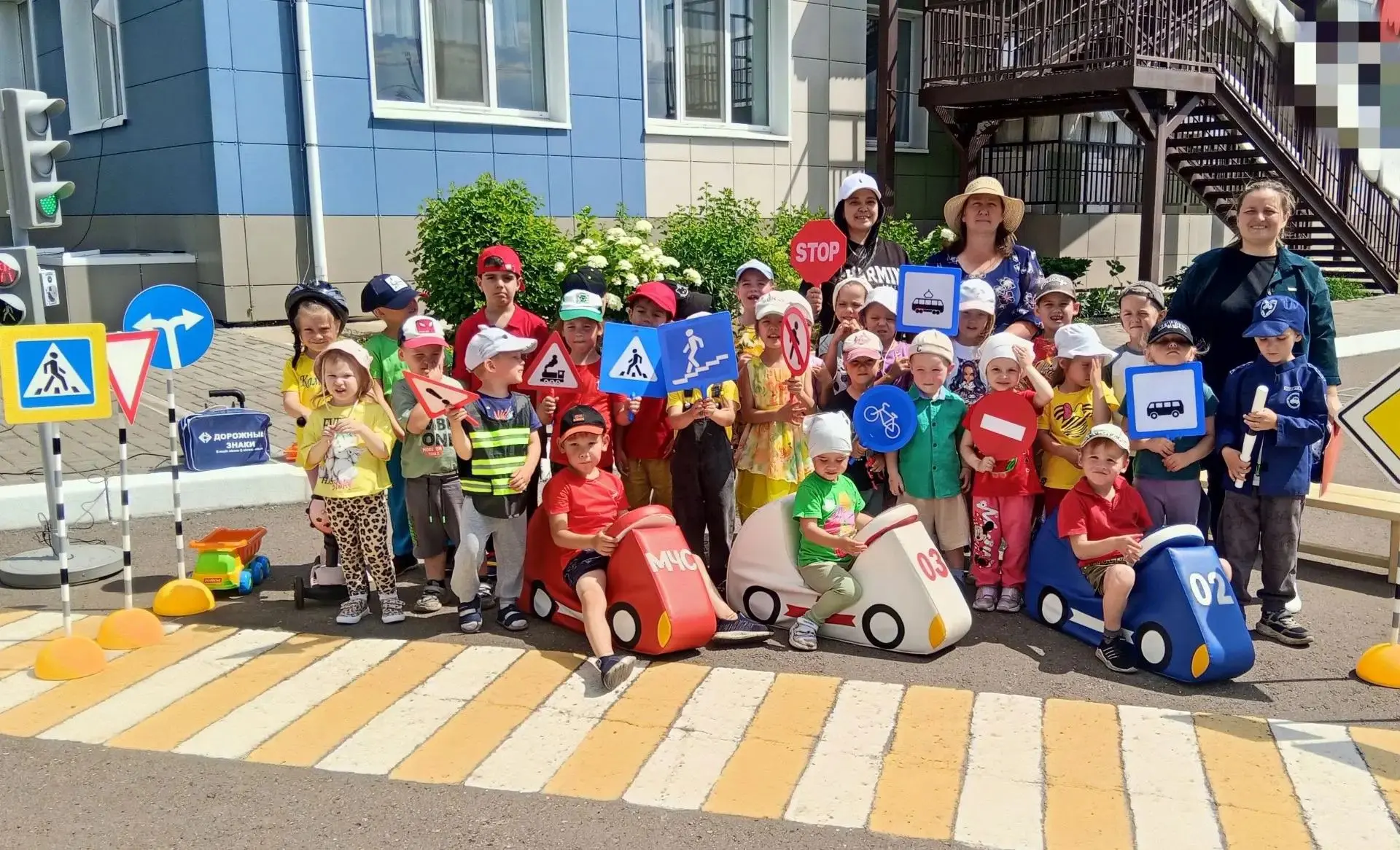 Сегодня в нашем детском саду было шумно, весело и очень познавательно! Мы совершили увл...