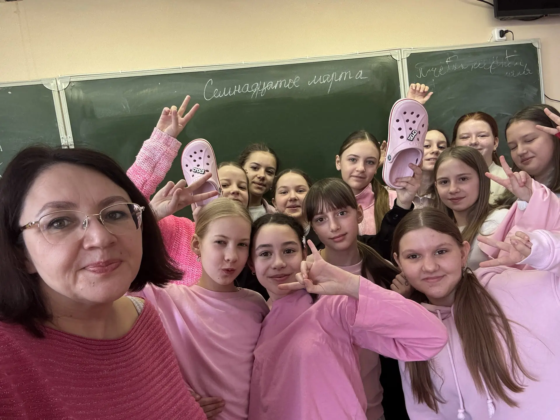 Красно-розовый день в 5 « а»! Мы любим этот цвет! ❤️