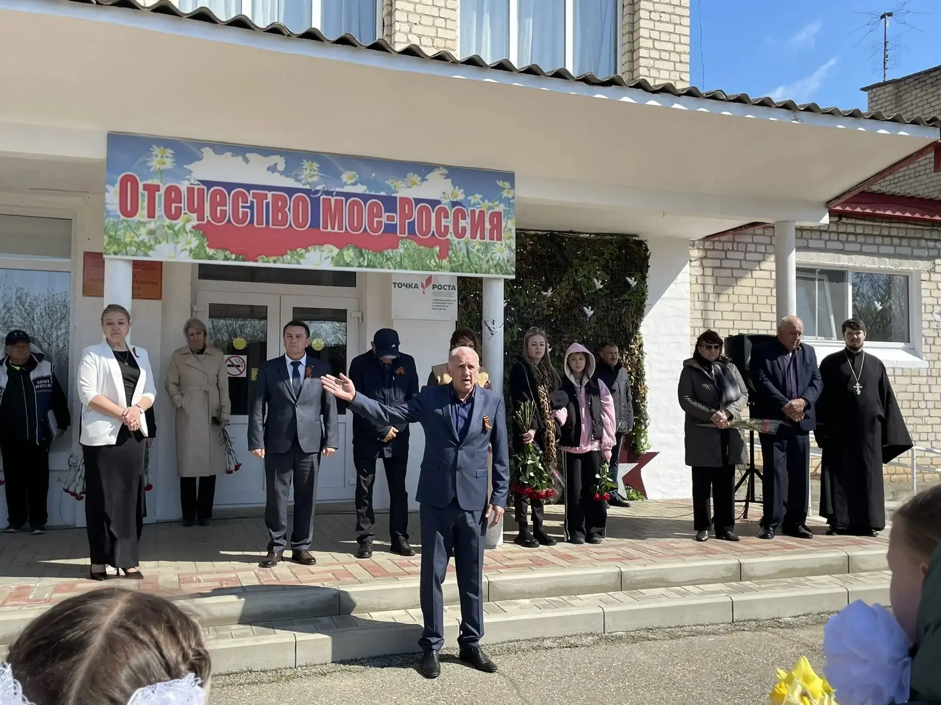 В память об участнике СВО Алексее Клочкове в школе села Малые Ягуры открыта мемориальная доска   В ц