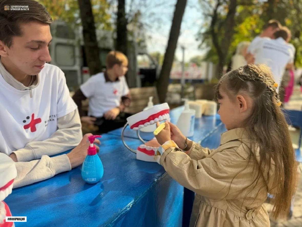 👩‍⚕️ Волонтёры-медики провели открытый урок для жителей города Новозыбкова