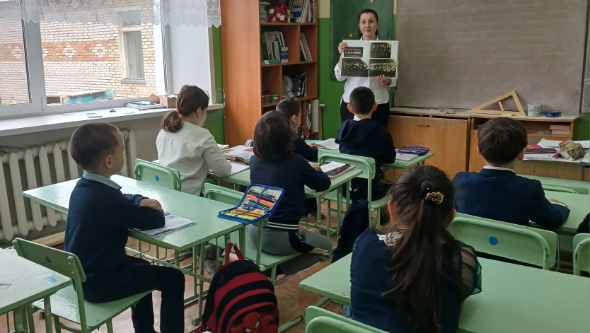 Нижнебишиндинская сельская библиотека провела для школьников познавательный час «Танец - язык души»,