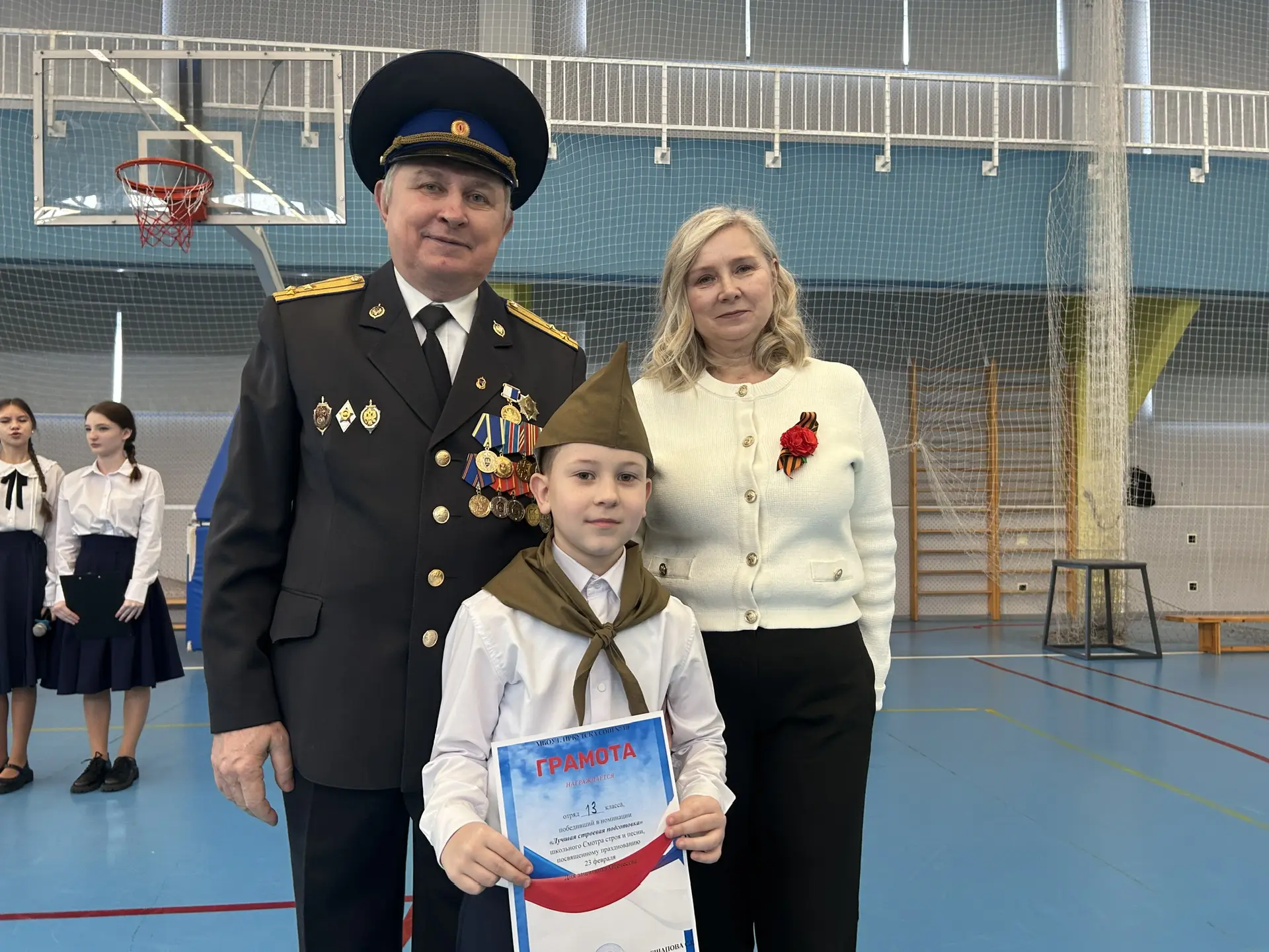 Смотр строя и песни: шаг в ритме патриотизма!  Сегодня в нашей школе было особенно торжественно и во