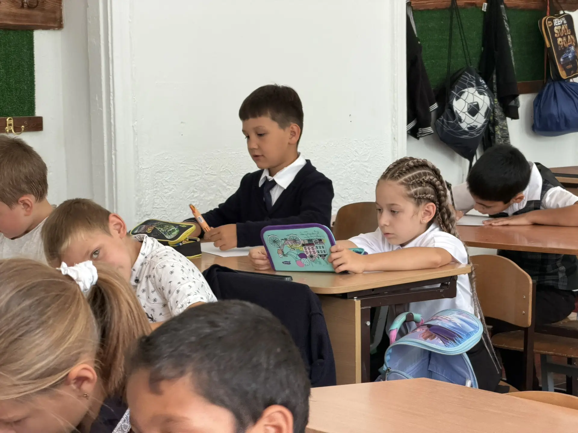 Сегодня ученики 2 «Б» класса писали себе письма в будущее. Ребята рассказали, какими он...