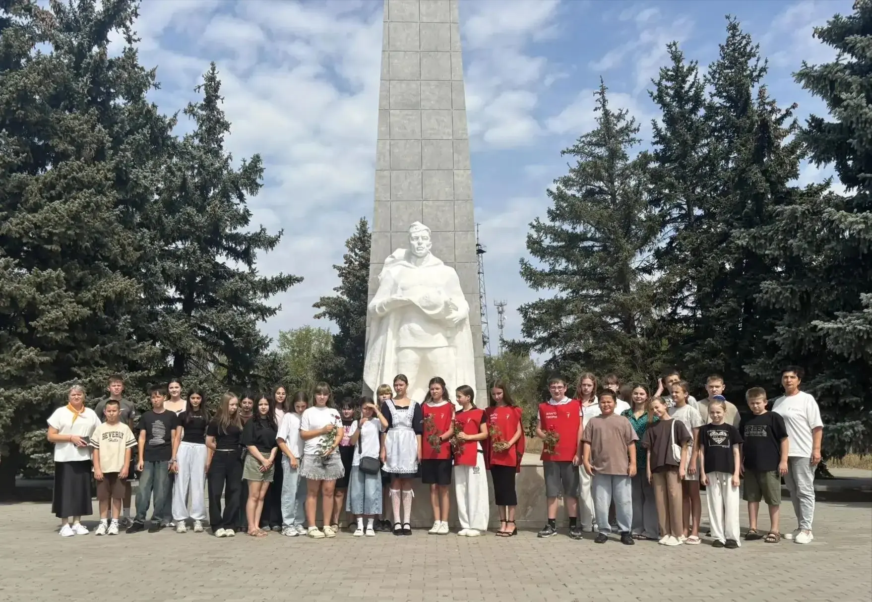 Тематическая экскурсия по памятным местам.