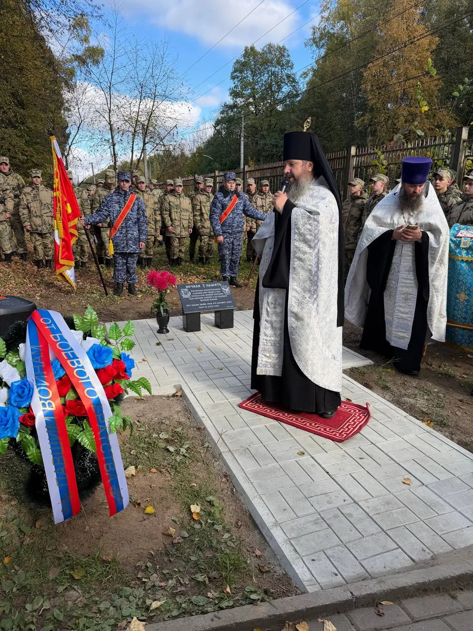 Сегодня в Ашукино было по-особенному тихо и торжественно. Здесь открыли мемориальную та...