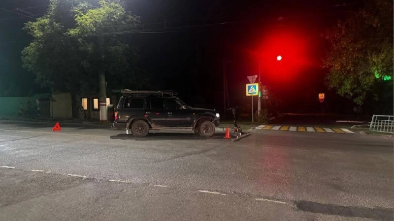 😱В Саранске внедорожник снёс пьяного на электросамокате