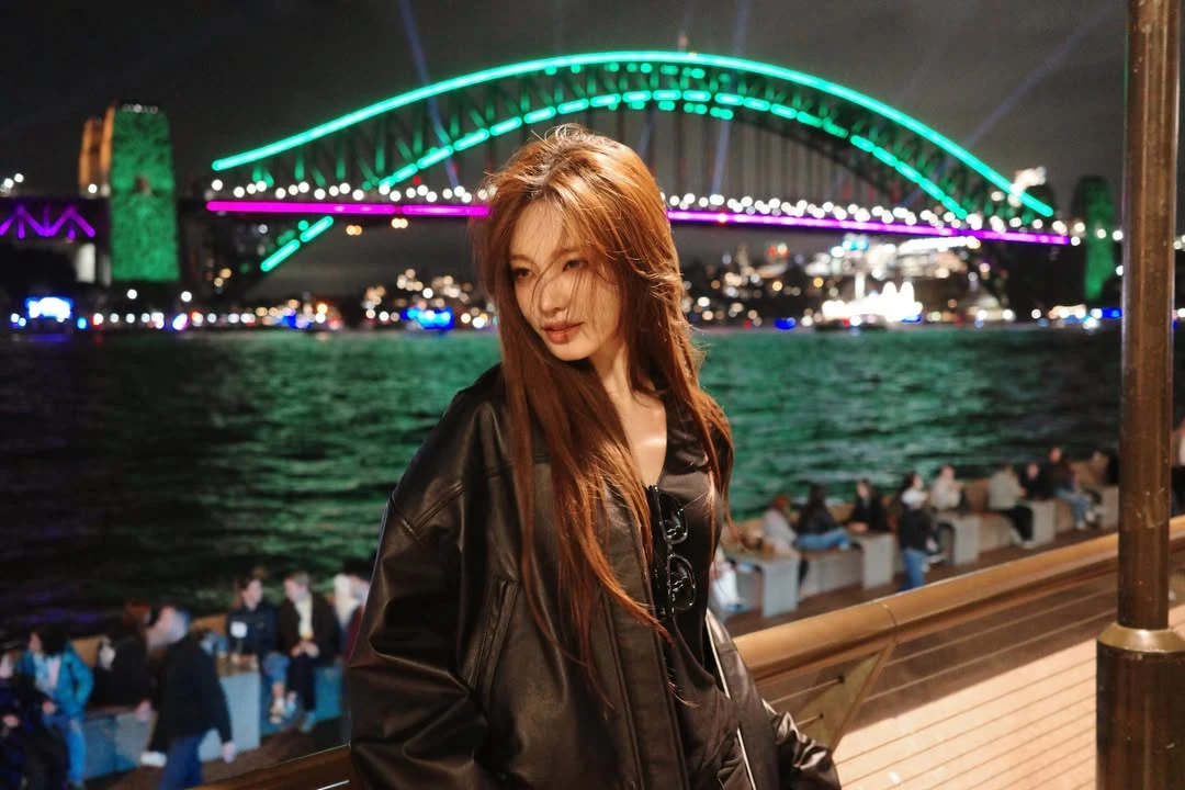 ✨#IVE

Обновление соцсетей Лиз:
— Сиднейская ночь  🌉🌌