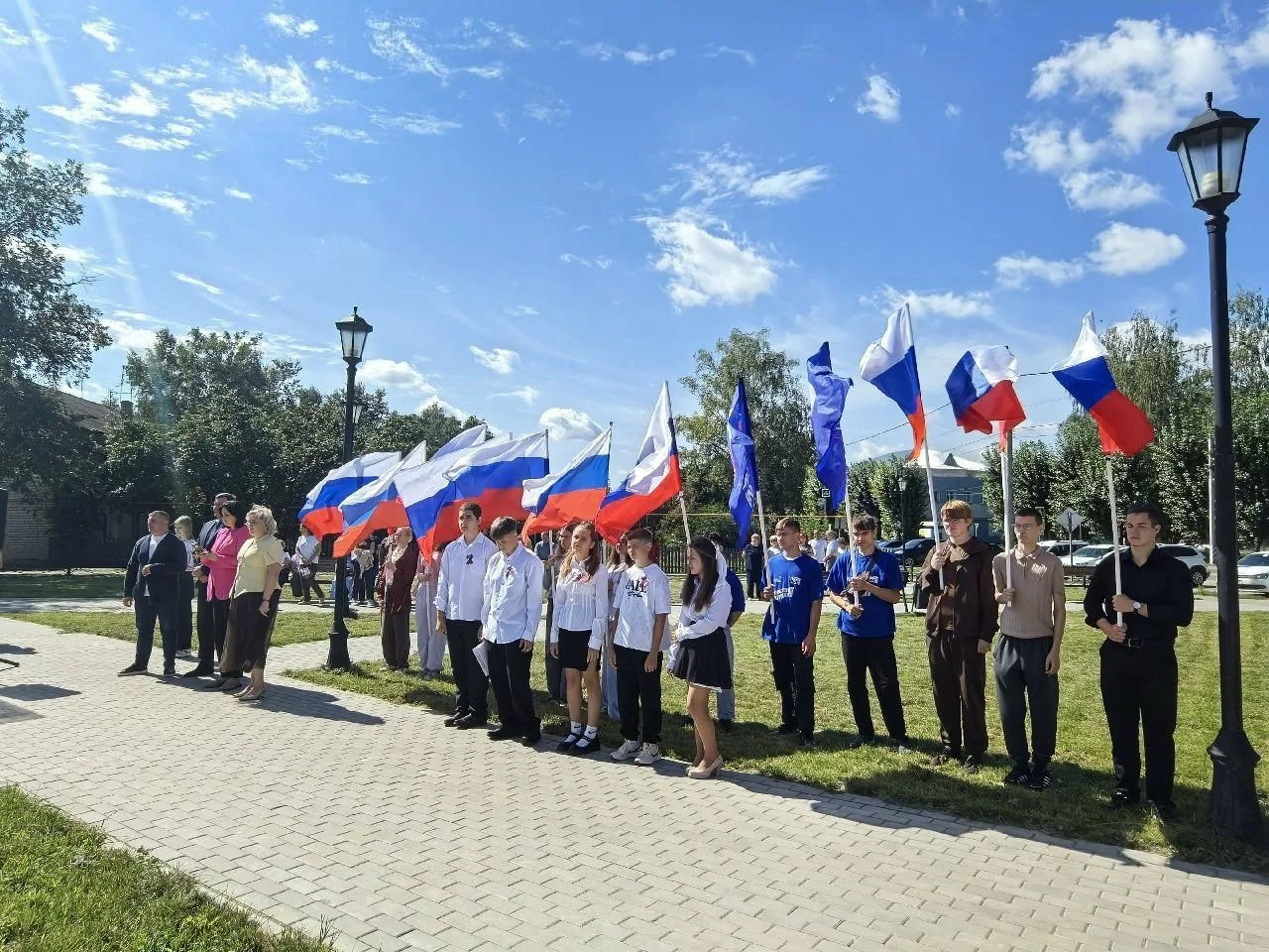 День Государственного флага Российской Федерации https://ok.ru/saraikolledg/topic/15910...