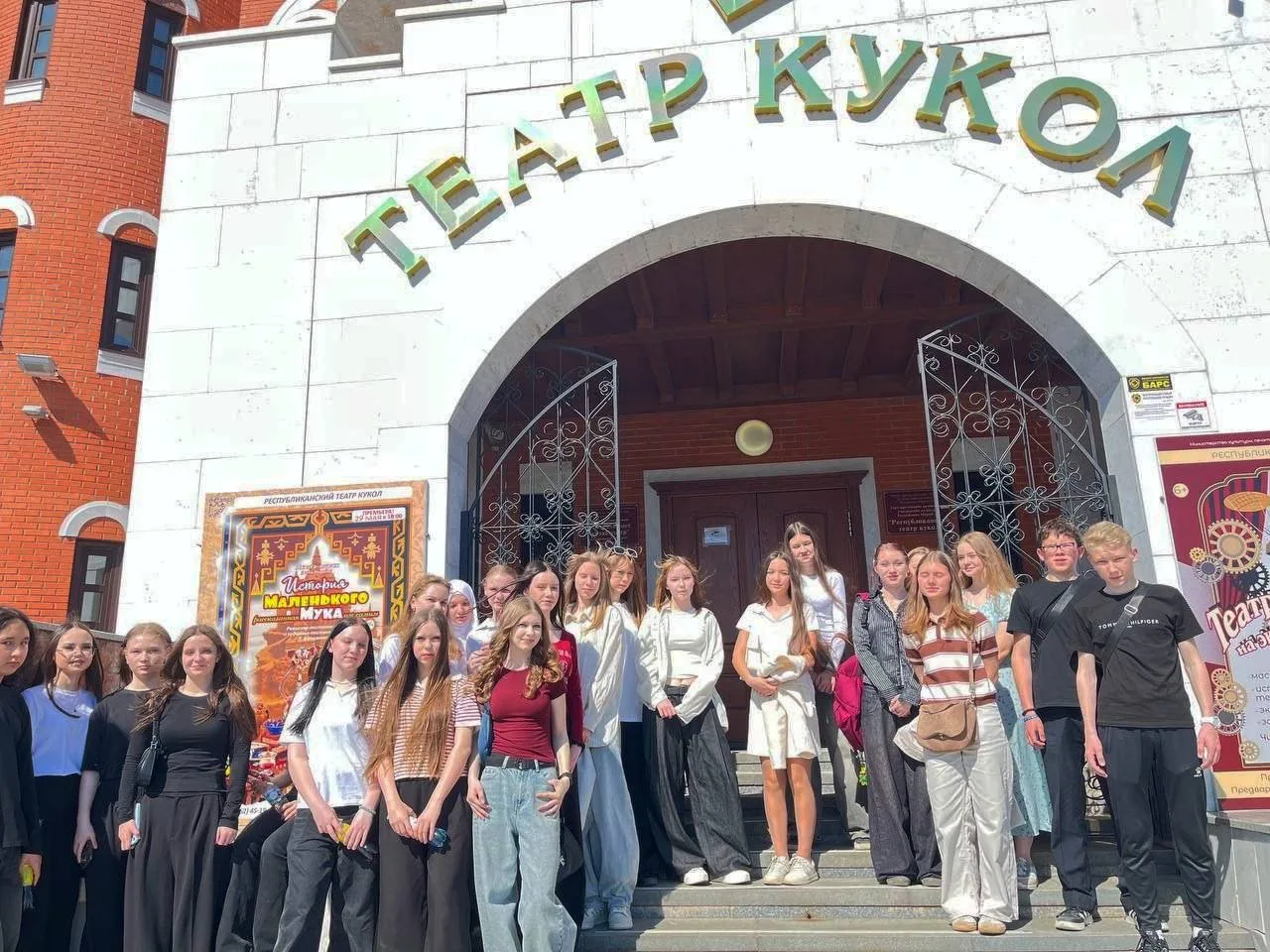 Сегодня, 7 мая, 8"А" класс побывал в Республиканском театре кукол на необычном спектакле «Йӱксалче (