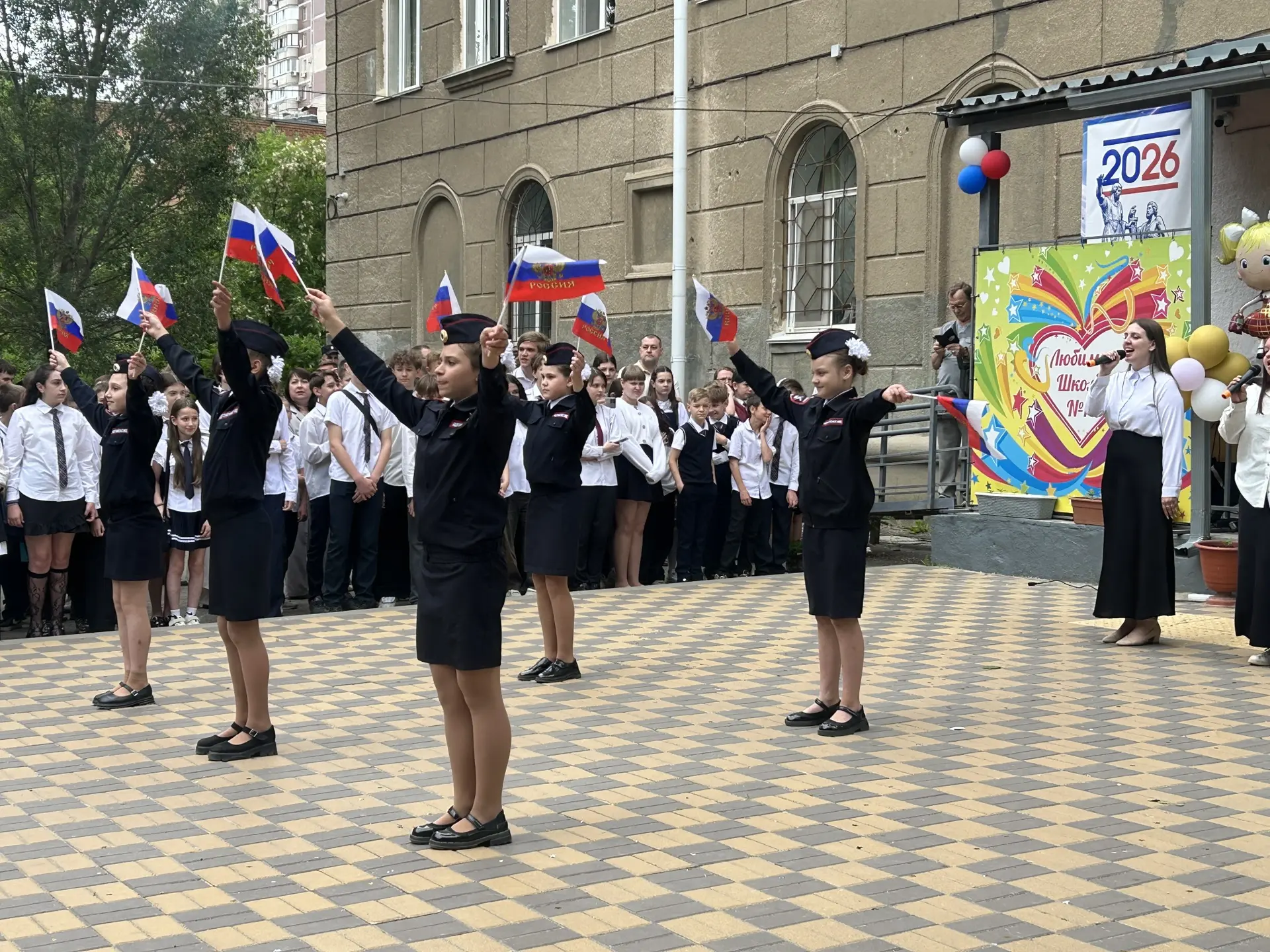 🎉В нашей школе прошла торжественная линейка для общеобразовательных классов.