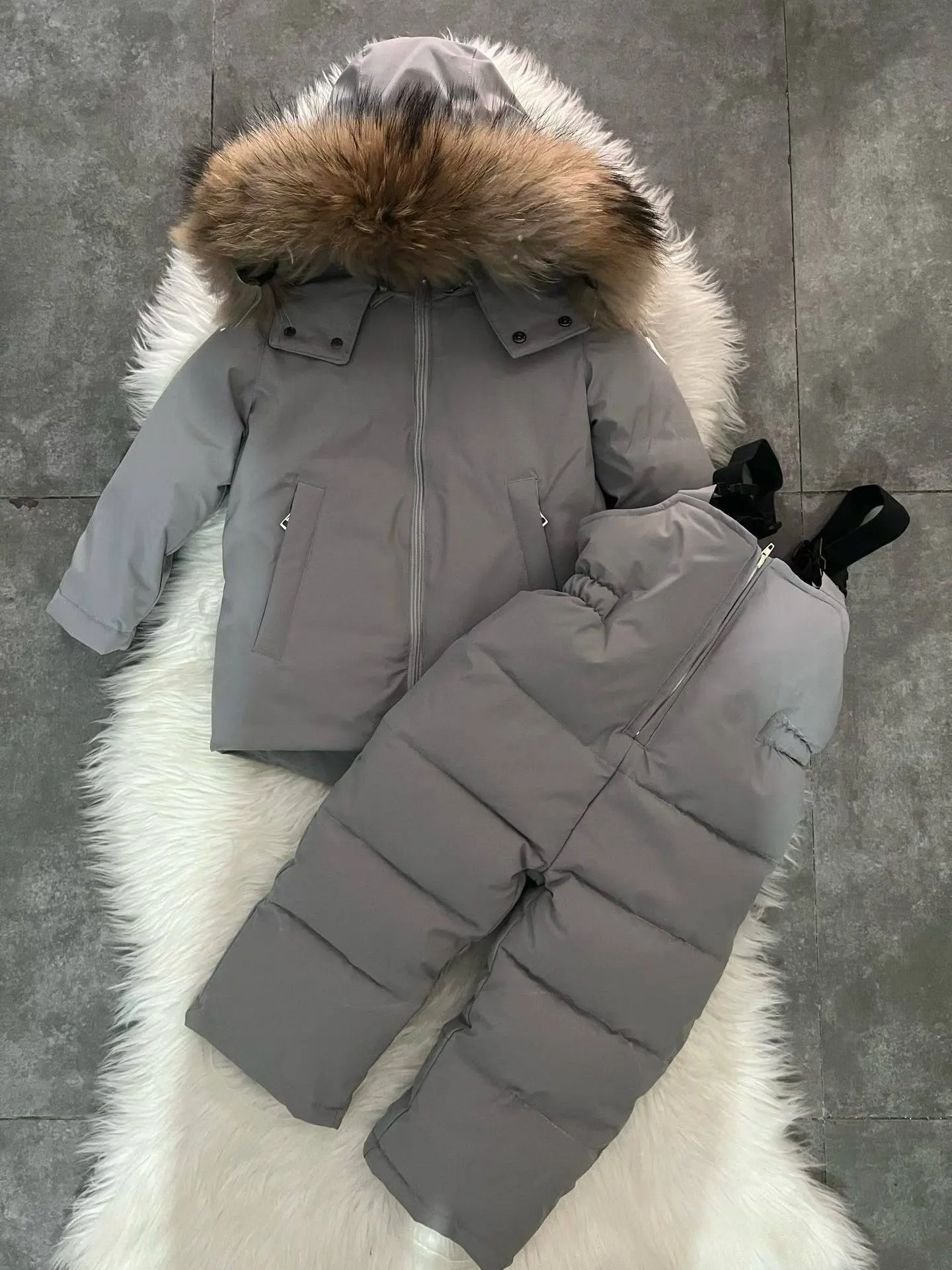 Детский раздельный комбинезон Moncler с натуральной меховой опушкой