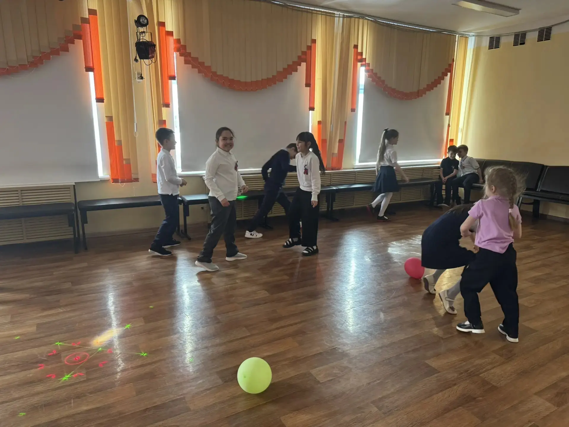 🕺🏻✨ Сегодня, 29 апреля, в Международный день танца, наши школьные перемены превратили...