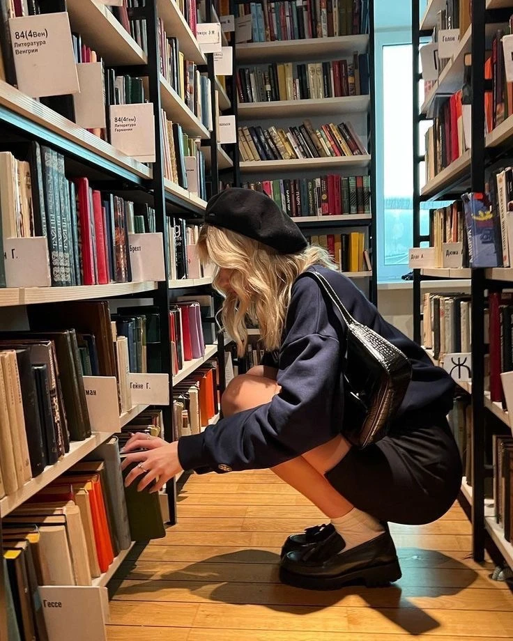немного книжного вайба вам 📚🤎

ИДЕИ ДЛЯ ФОТО 💫