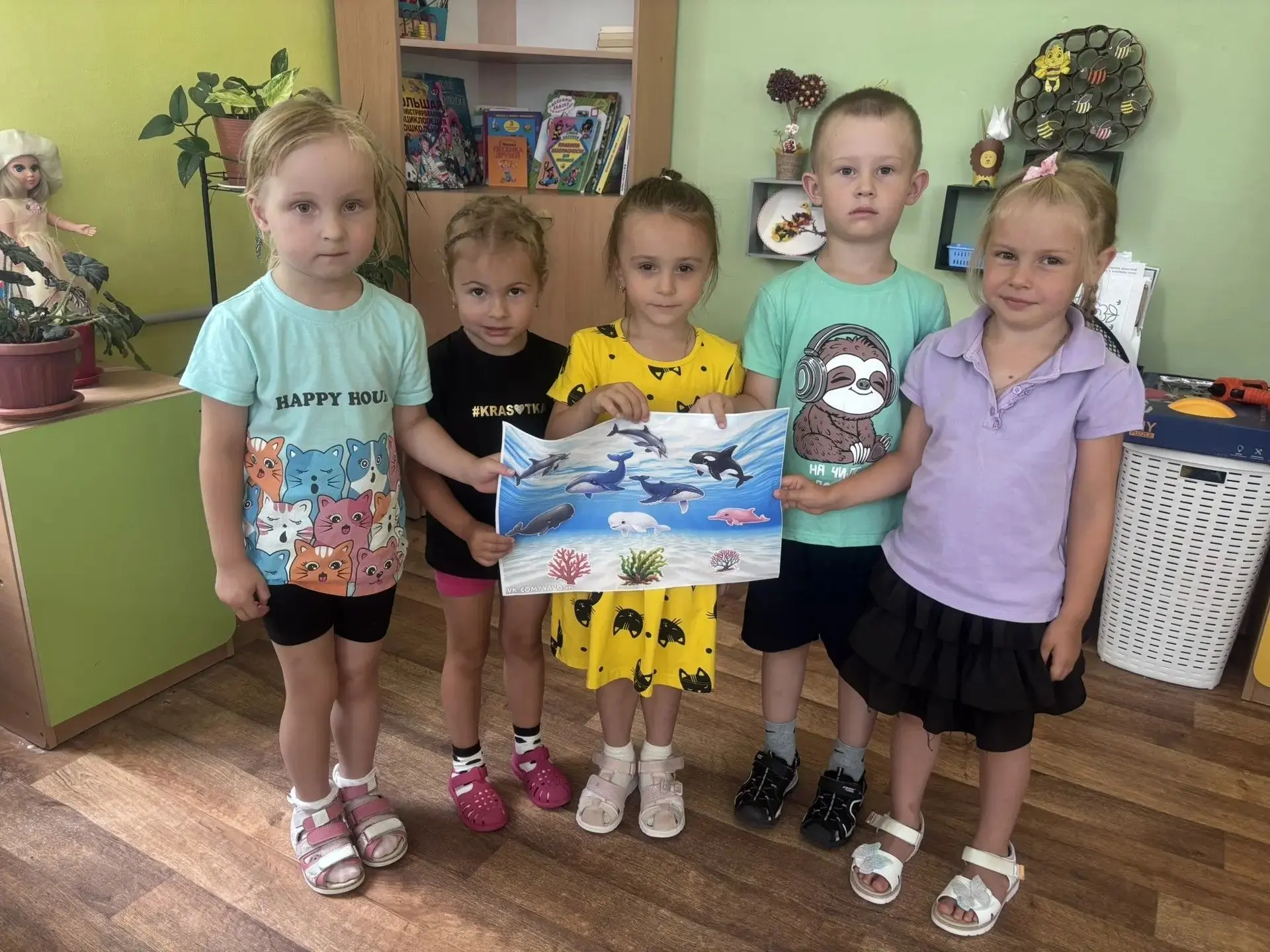 Создаём морской мир своими руками 🌊✂️

Сегодня — Всемирный день китов и дельфинов. Праздник появилс