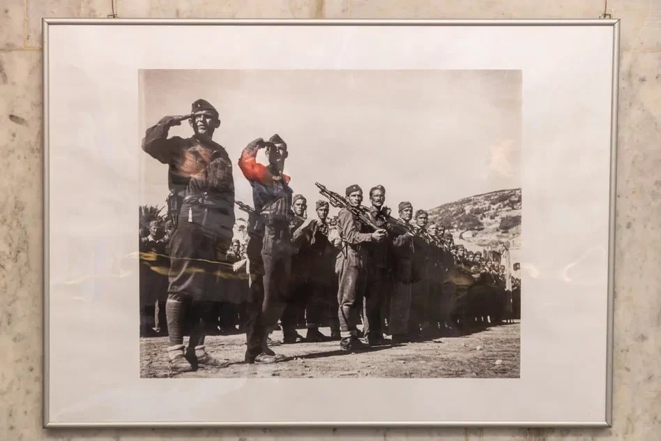 В Музее Победы открылась фотовыставка «Балканская хроника в объективе».  Экспозиция посвящена боевом