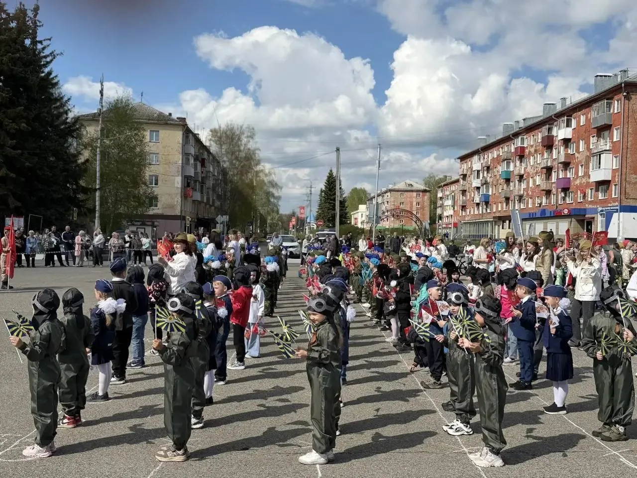 Всем привет! 👋  Вчера на городской площади прошел фестиваль «Салют!Победа!», приуроченный  празднику