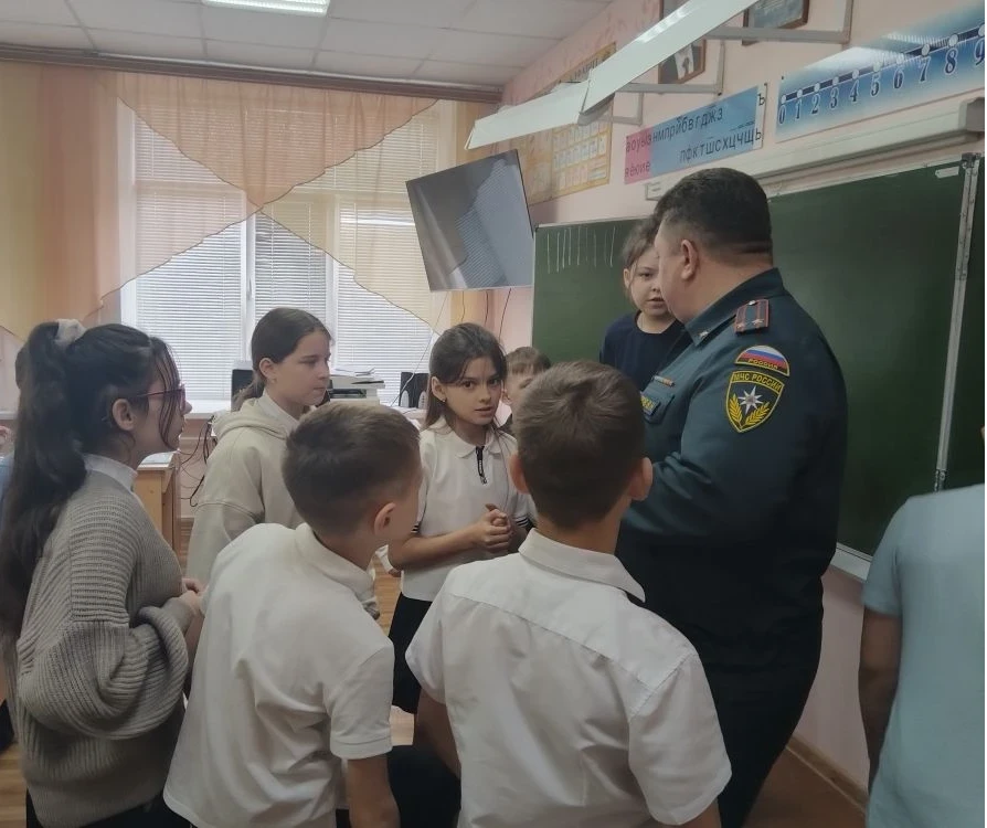 ✨Бузулук – земля героев! Сегодня наши "Звездочки" встретились с настоящим героем!✨  В рамках нашей з