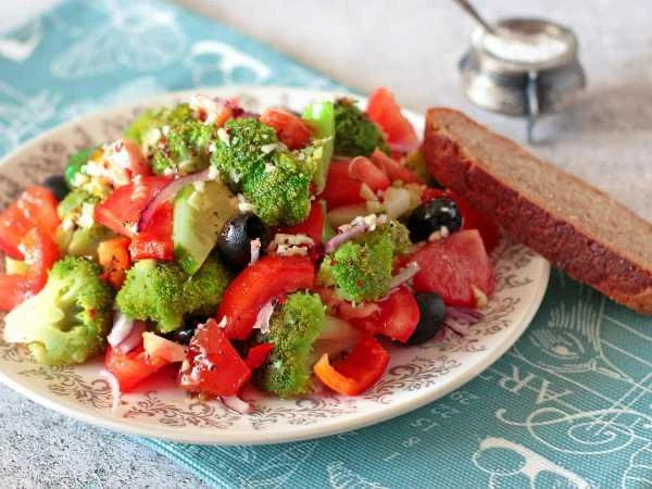 🥦 Овощной салат с брокколи.