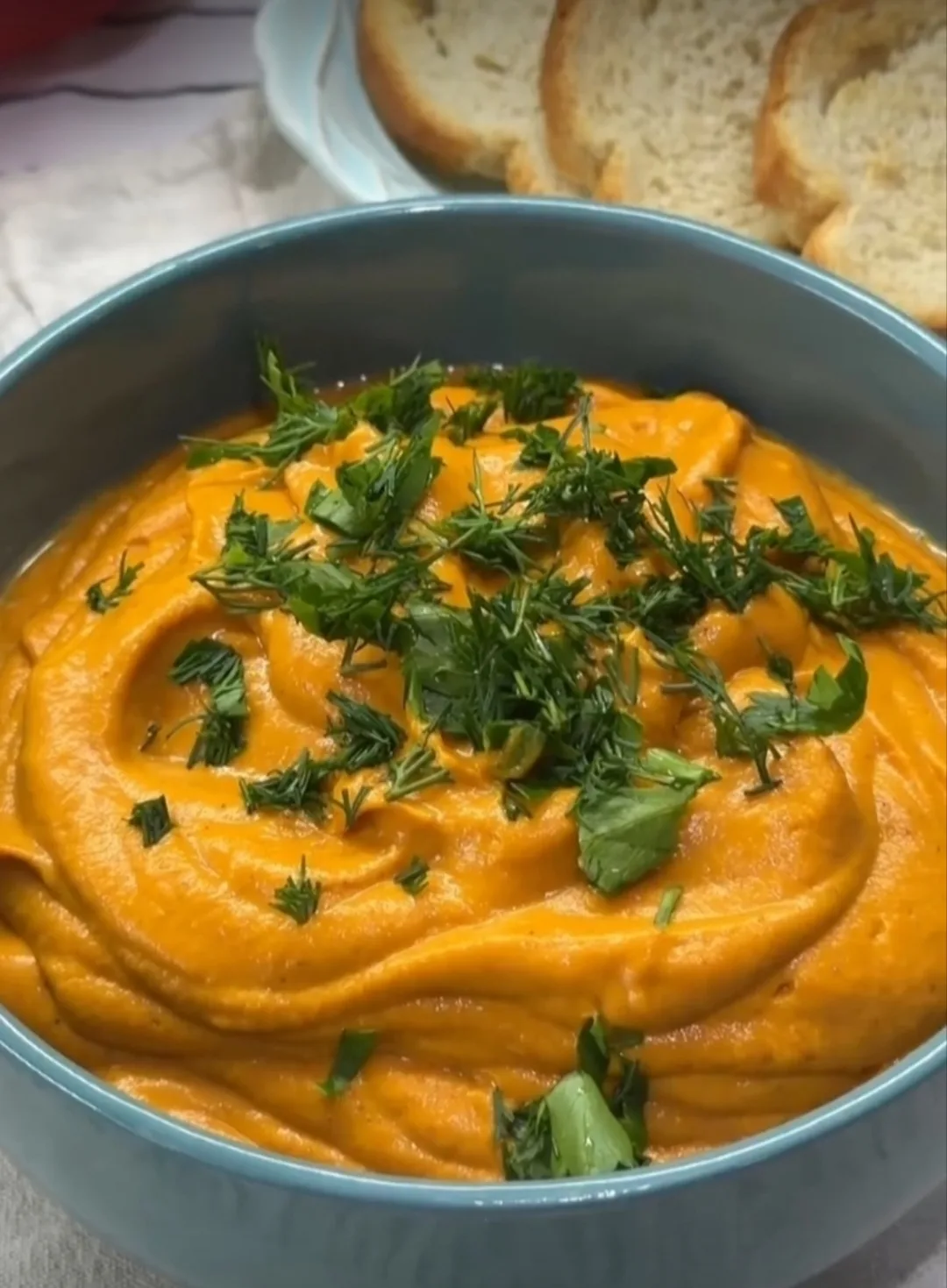 МОРКОВНЫЙ СОУС 

ИНГРЕДИЕНТЫ :
~Болгарский перец- 2 шт
~Морковь - 3-4 шт
~Чеснок - головки
~Тофу -20