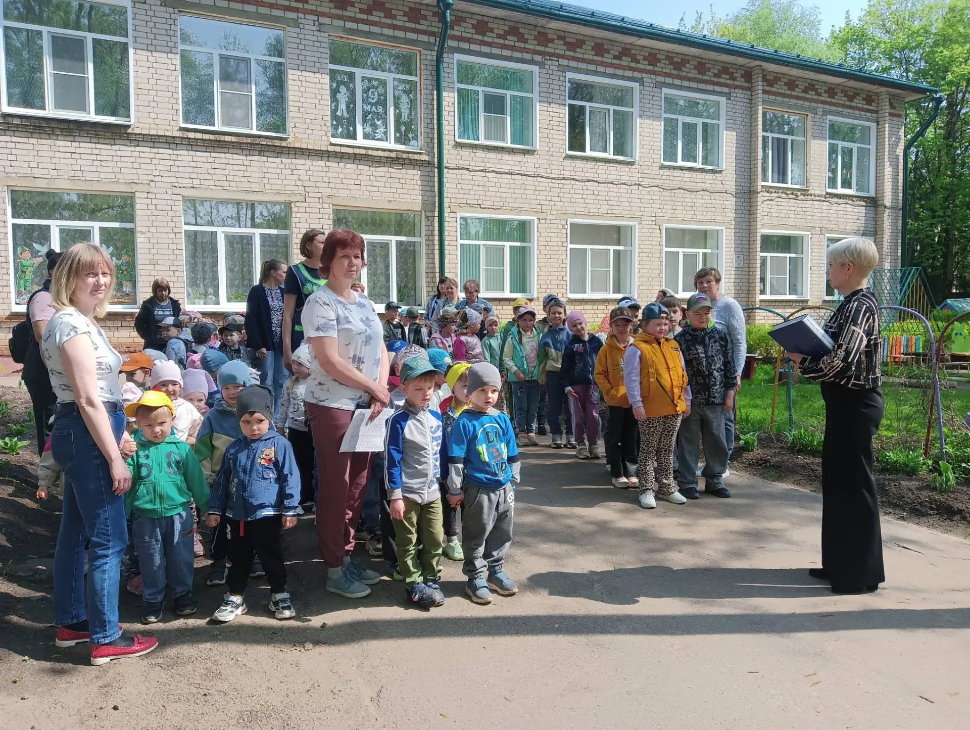 15 мая в нашем детском саду была проведена очередная тренировка по эвакуации людей из здания. Меропр