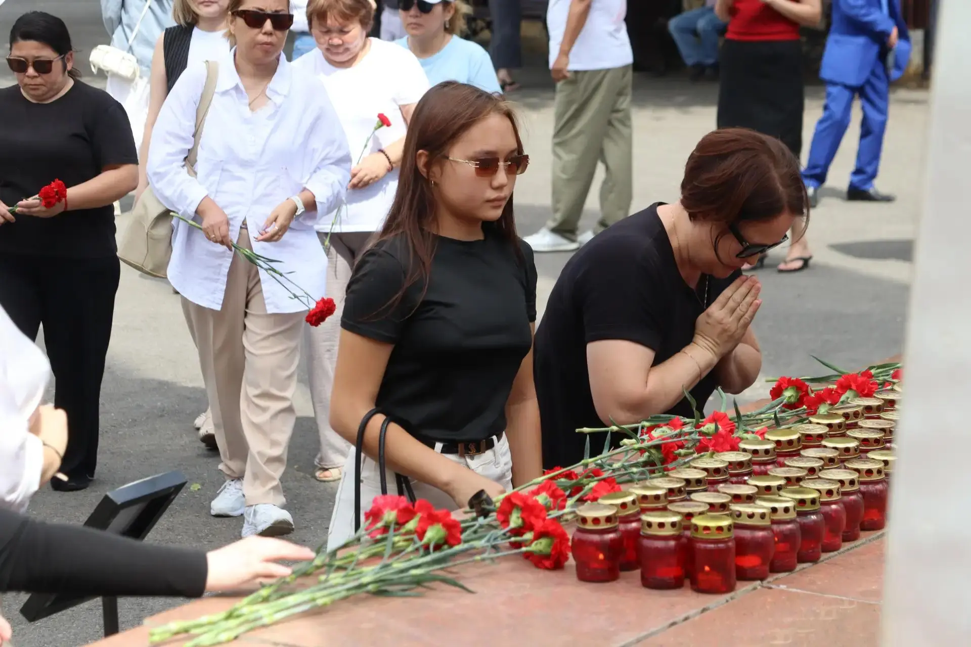 В Элисте почтили память детей – жертв войны в Донбассе

В Элисте у мемориального комплекса героев Гр